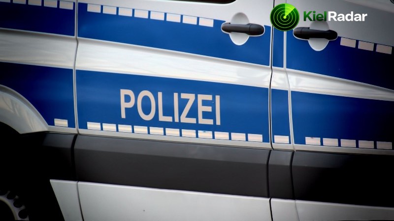 Festnahme nach Steinwurf auf Polizeiwagen in Kiel – 21-Jähriger wegen versuchten Mordes in U-Haft
